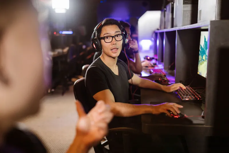 Move Like a Pro or Get Fragged Like a Noob: The Movement Mechanics Carrying Ranked Games Right Now