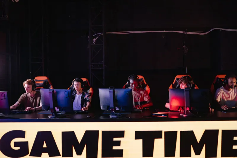 Stat-Padding Your Way to Bronze: How Carrying Kills Team Chemistry